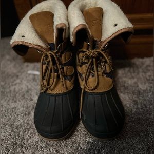 Snow boots